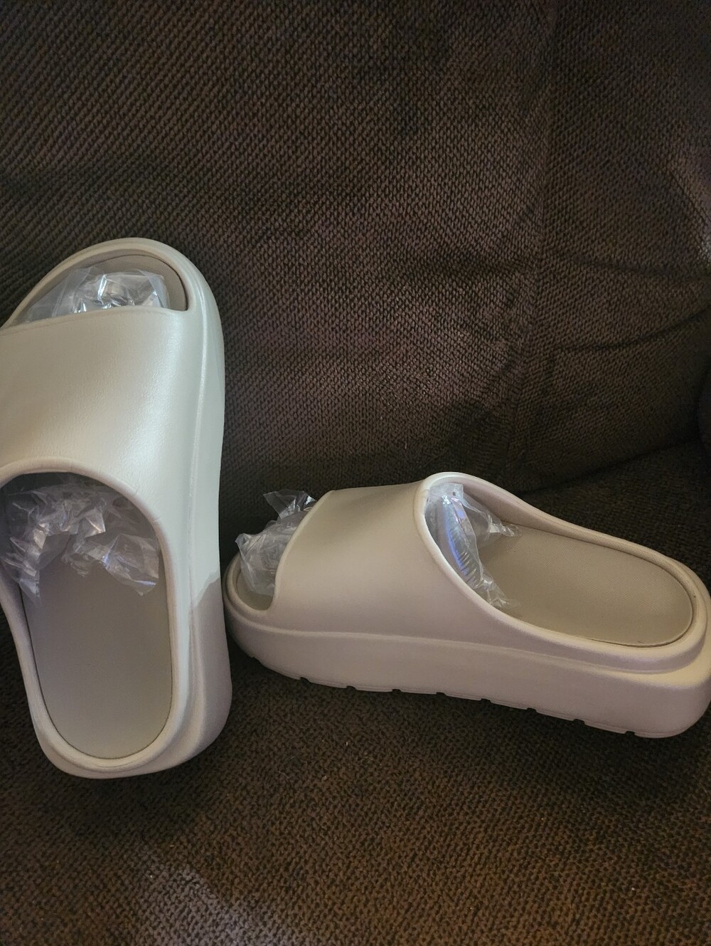 thick-soled, lightweight EVA open-toe platform slide sandals size 6